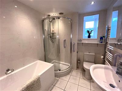 FAMILY BATHROOM/W.C.